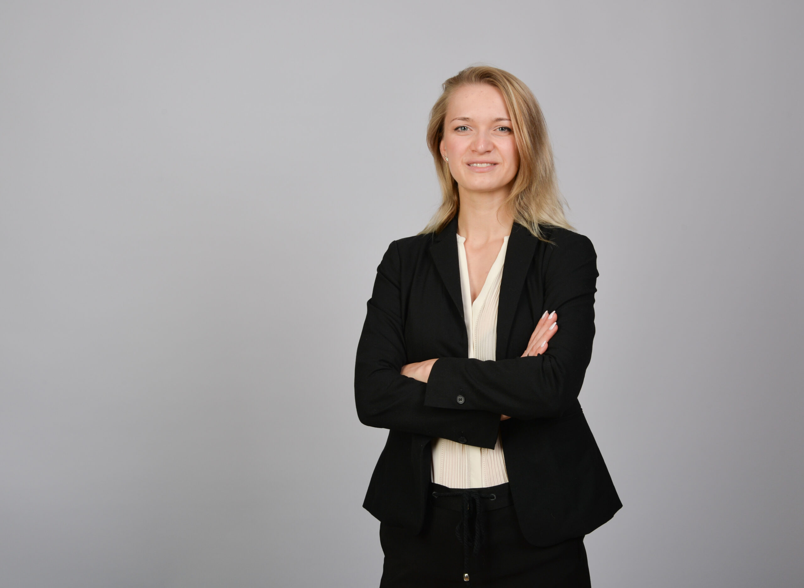 Bewerbungsfoto Frau im Fotostudio in Dresden von FotografDD